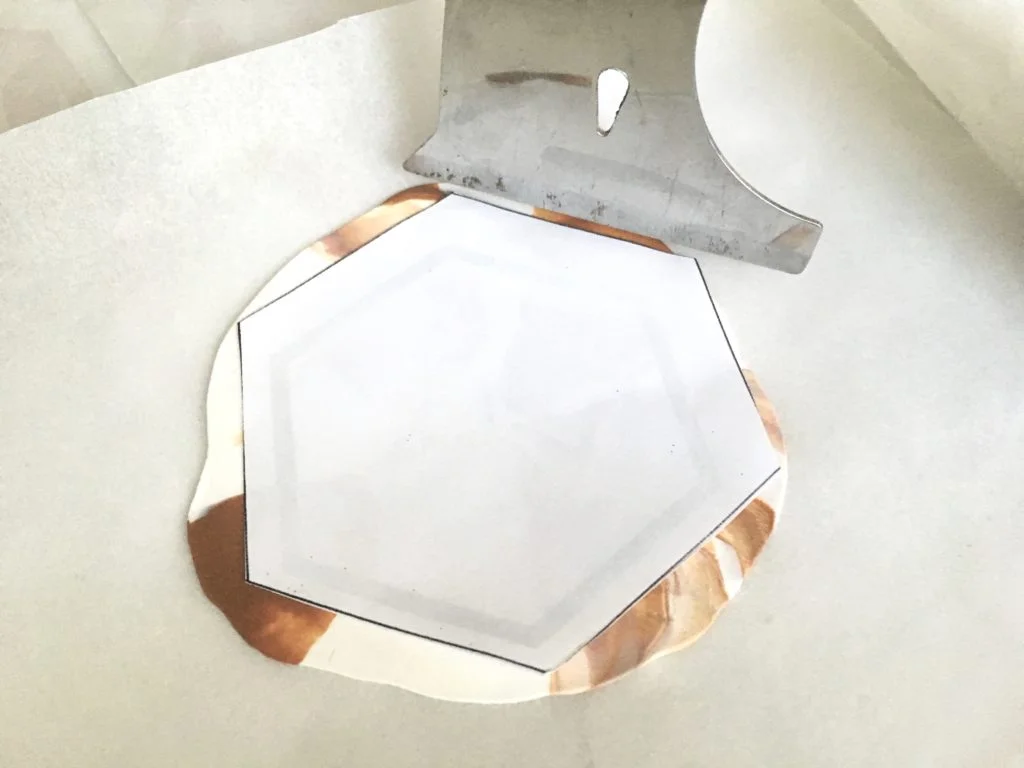 Crée des dessous de verre effet marbre avec de la pâte fimo. Un DIY super simple.