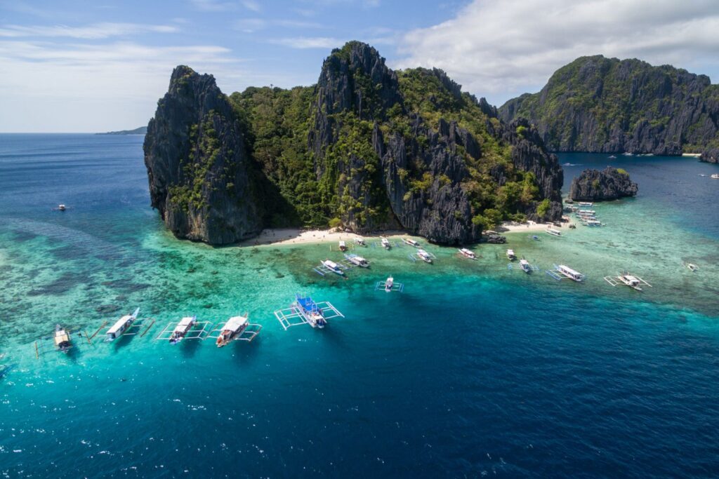 Que faire à El Nido ? Explorer l'île de Shimizu  lors d'une excursion en bateau.