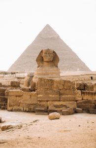 Sphinx et pyramide