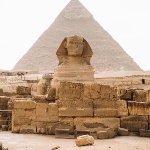 Sphinx et pyramide