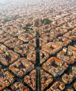 Barcelone vue du ciel avec la sagrada familia