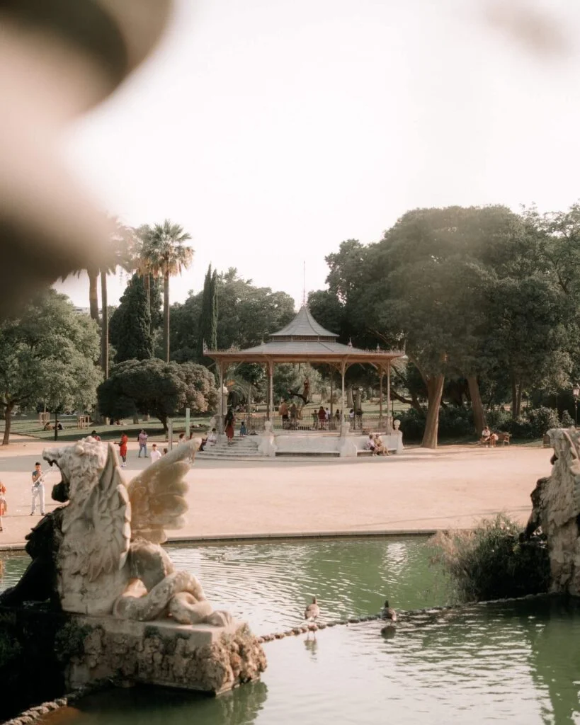 Explorez le charmant Parc de la Ciutadella à Barcelone,