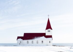 L'église de Vik en Islande durant l'hiver