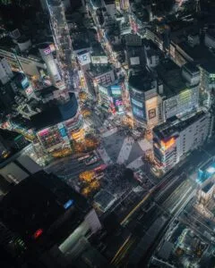 Une vue en drone au dessus de Tokyo