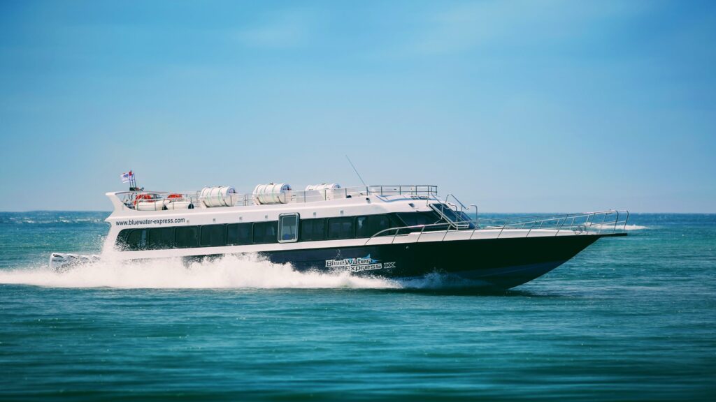 bluewater express fast boat en indonesie
